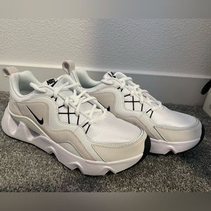 Size 9 Nike RYZ 365.
